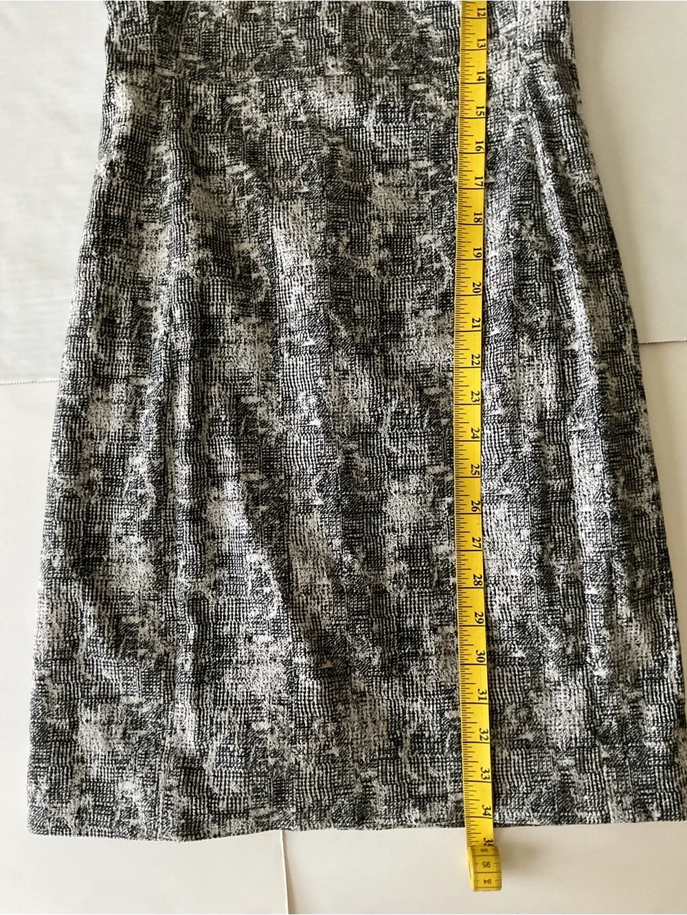 MM Lafleur Black and‎ White Textured V-Neck Sleeveless Sheath Dress
